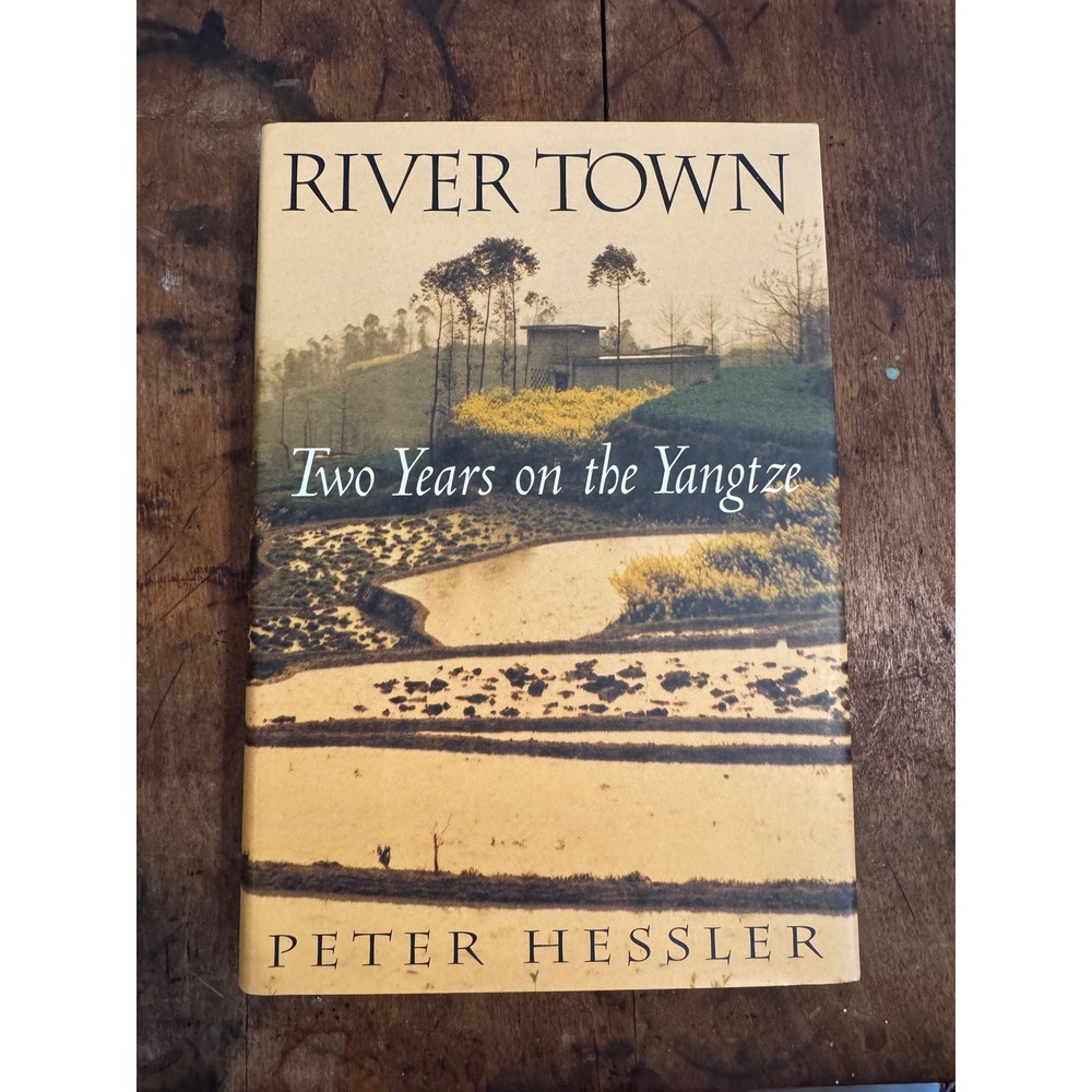 River Town Two Years on the Yangtze Peter Hessler First Edition Hardcover 2001